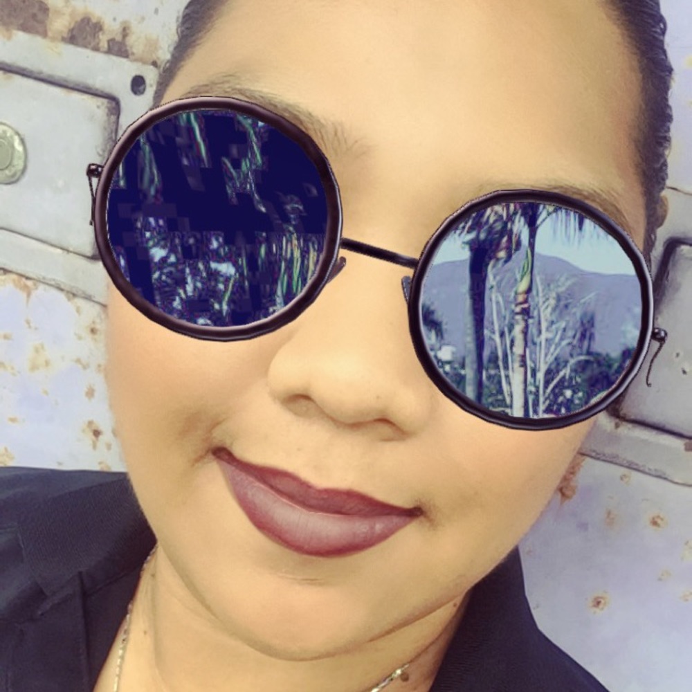 Meet your Posher, Dina